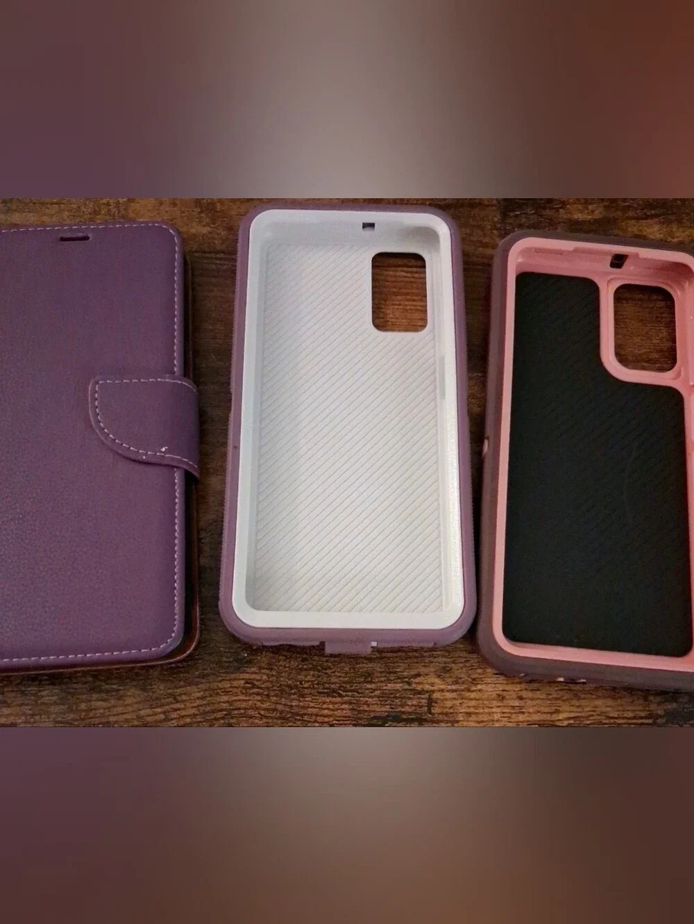 The Samsung Galaxy A32 5G Cell phone and 3 Cases Pocket Card Holder